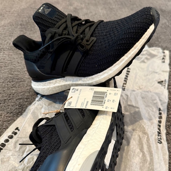 adidas Women's Ultraboost 4.0 DNA Running Shoes size 8 - Picture 1 of 5